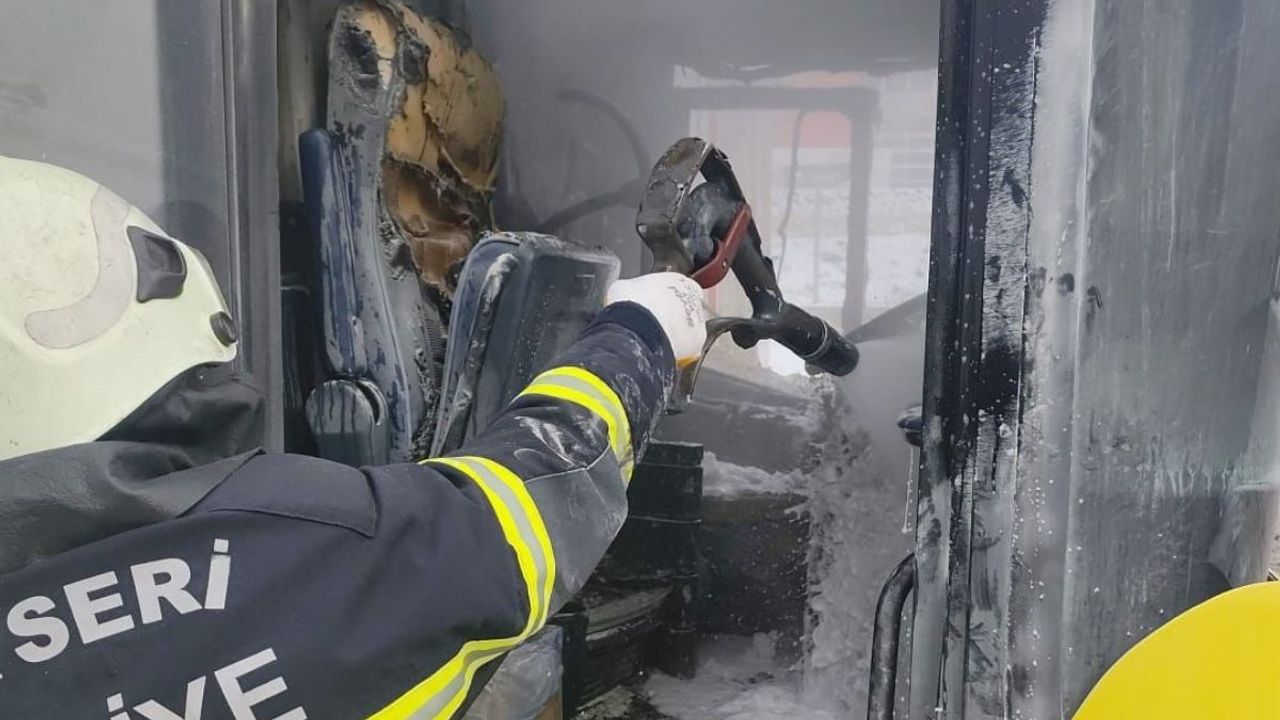 Kayseri Anbar'da otobüs yandı