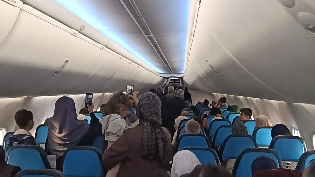 Kayseri'de AJET uçağında skandal! Pilot mesaim bitti dedi yolcular zorla indirildi!