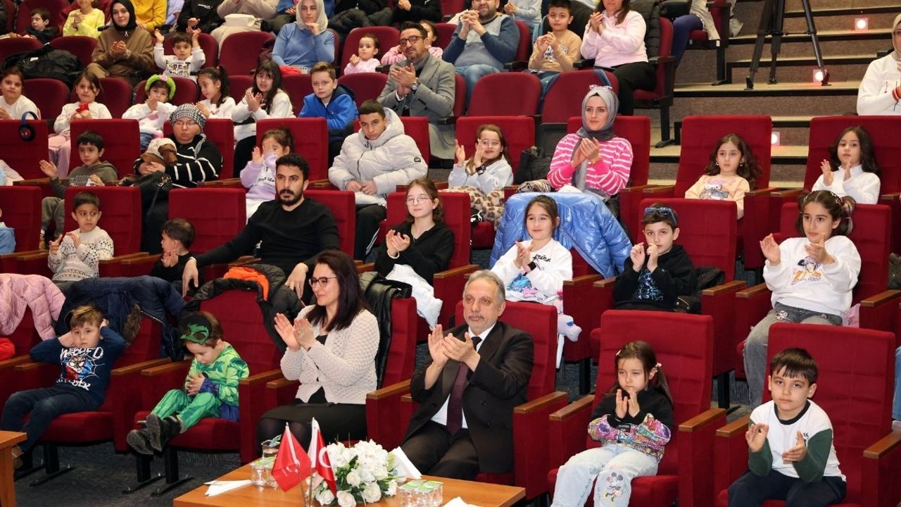 Kayseri'de çocuklar başkan amca’nın karne hediyesi ile eğlendiler