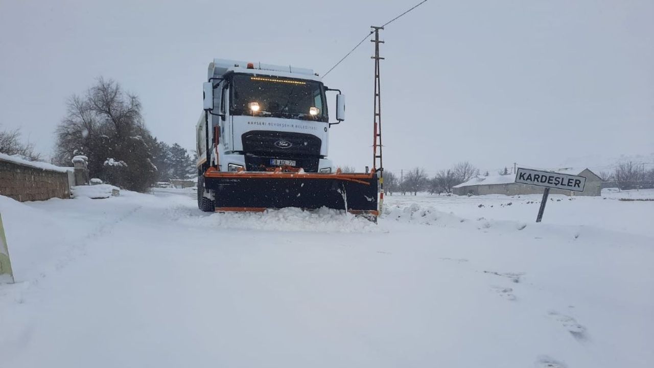Kar yağışı Kayseri’de etkili oldu! Kayseri’de hangi yollar trafiğe açık?