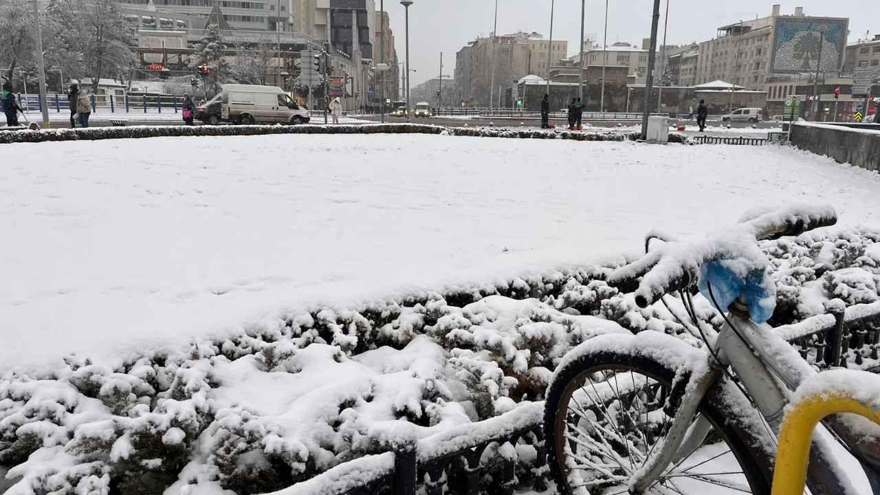 Kayseri’de kar rekorunu Tomarza kırdı: Kar kalınlığı kaç santimetreye ulaştı?