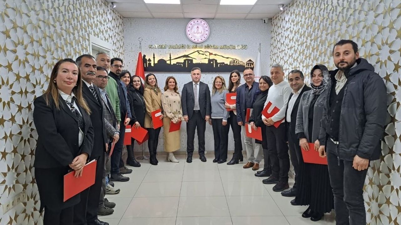 Kayseri’de okuma seferberliği! İlkokul öğretmenleri ödüllendirildi