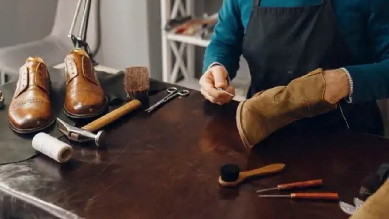 Kayseri’de vatandaş isyan etti: Fiyatlar arttı ayakkabı kalitesi düştü!