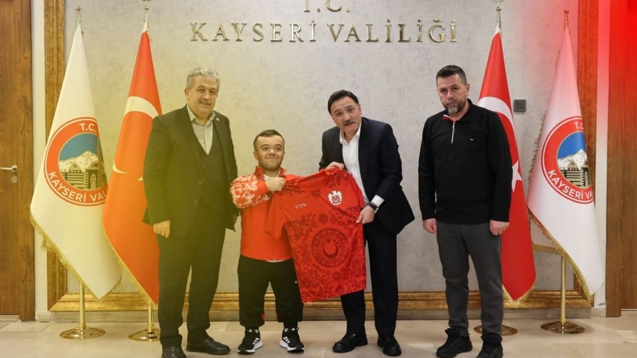 Engelleri aşan sporcuya; Vali Gökmen Çiçek'ten tebrik gecikmedi