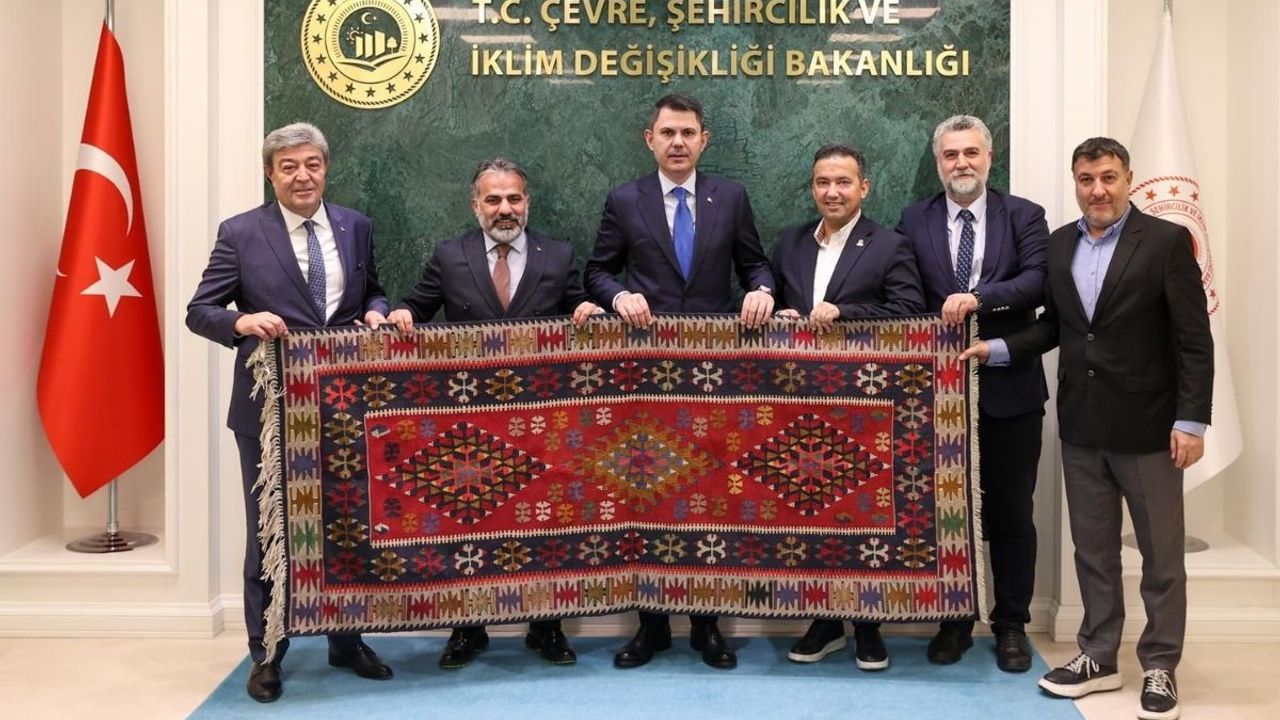 KGC Başkanı Metin Kösedağ ve Doğan Havur Bakan Kurum’u ziyaret ettiler