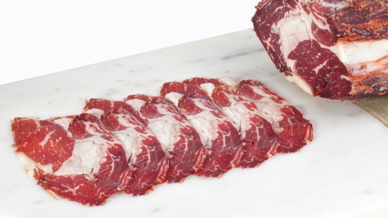 Kimse bilmiyor ama... Pastırmanın tadını veren o baharat aslında Kayseri'de yetişmiyor!