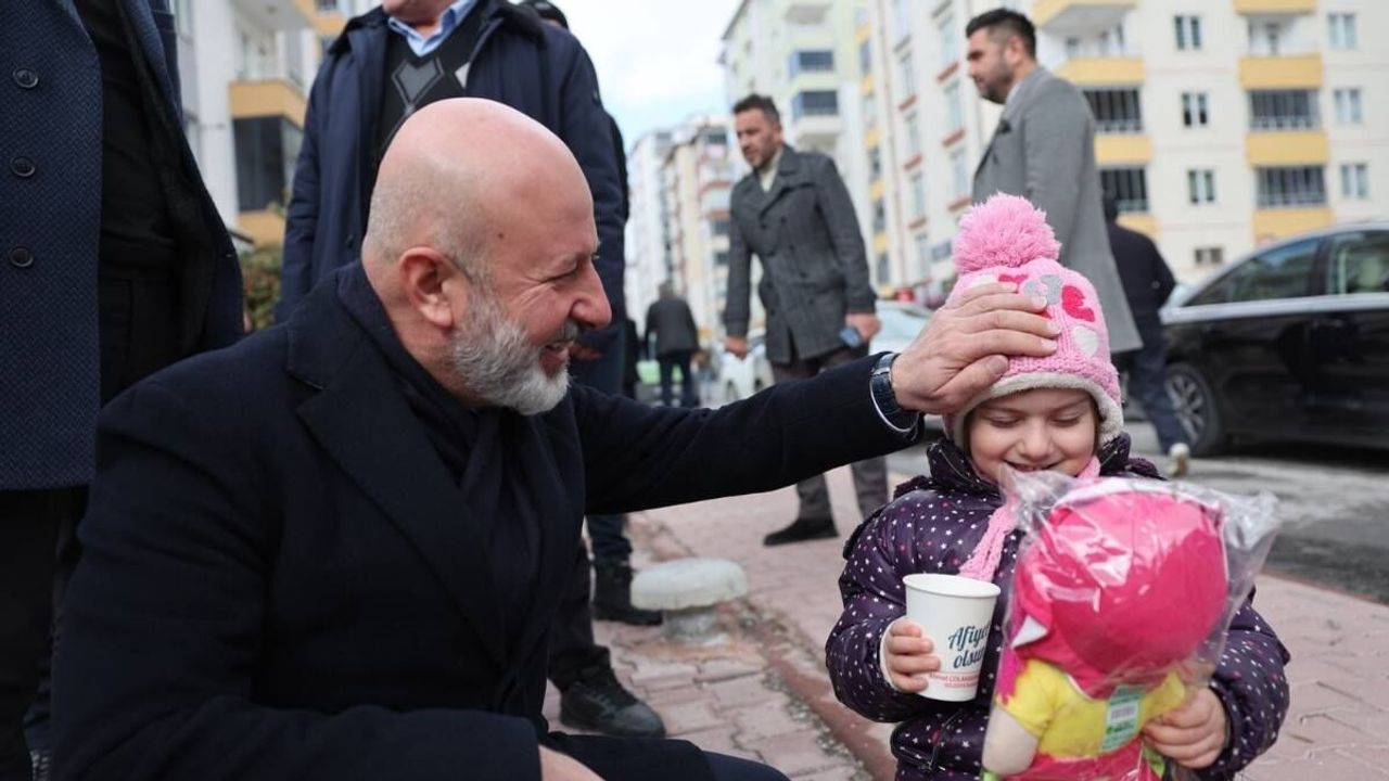 Kocasinan Belediyesi İkram Çeşmesiyle hastane önlerinde çorba dağıttı!