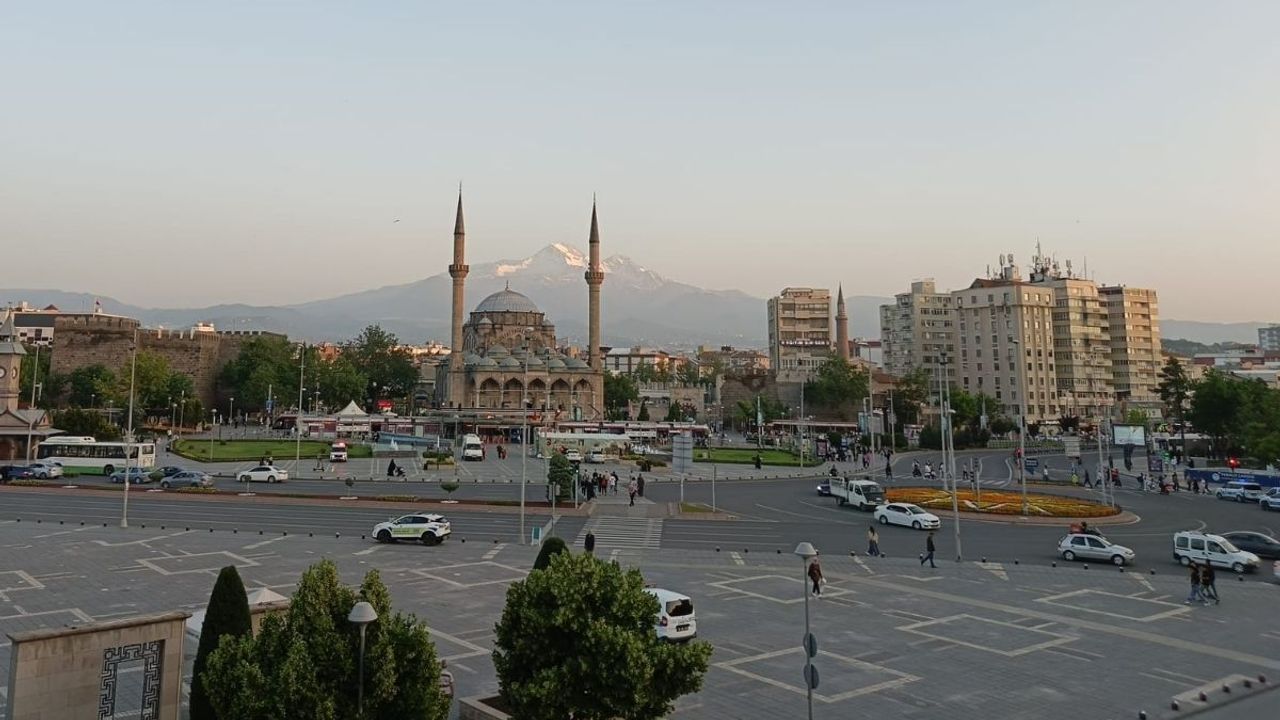 Kapalı Çarşı ve kale'yi gölgeliyordu! Kayseri’de yıkım başlıyor