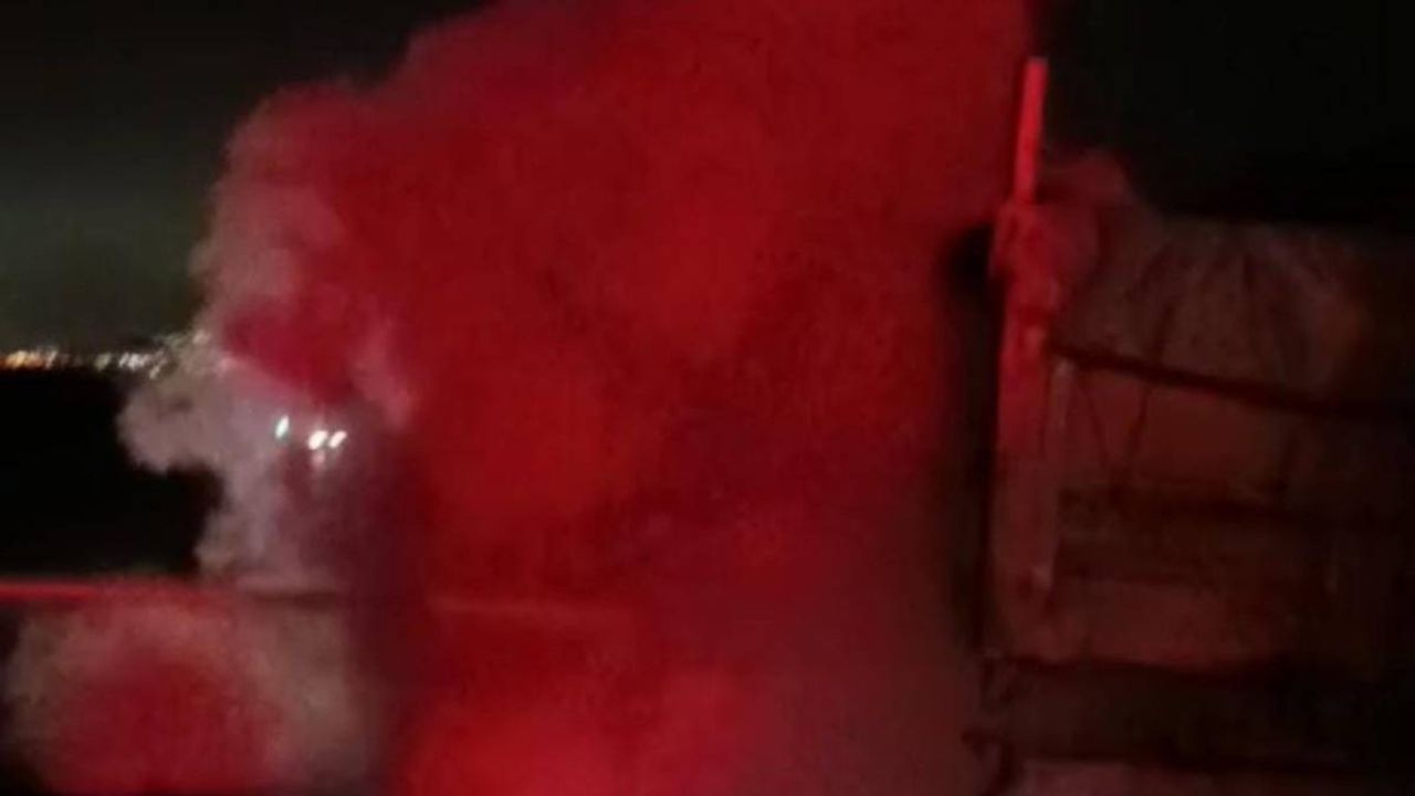 Malatya’da seyir halindeyken aniden alev alan tır küle döndü