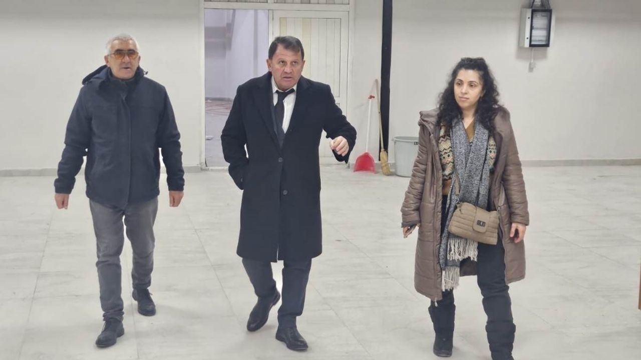 Gençlik ve Spor İl Müdürü Ali İhsan Kabakcı yenilenen Gevher Nesibe Spor Salonu’nu inceledi