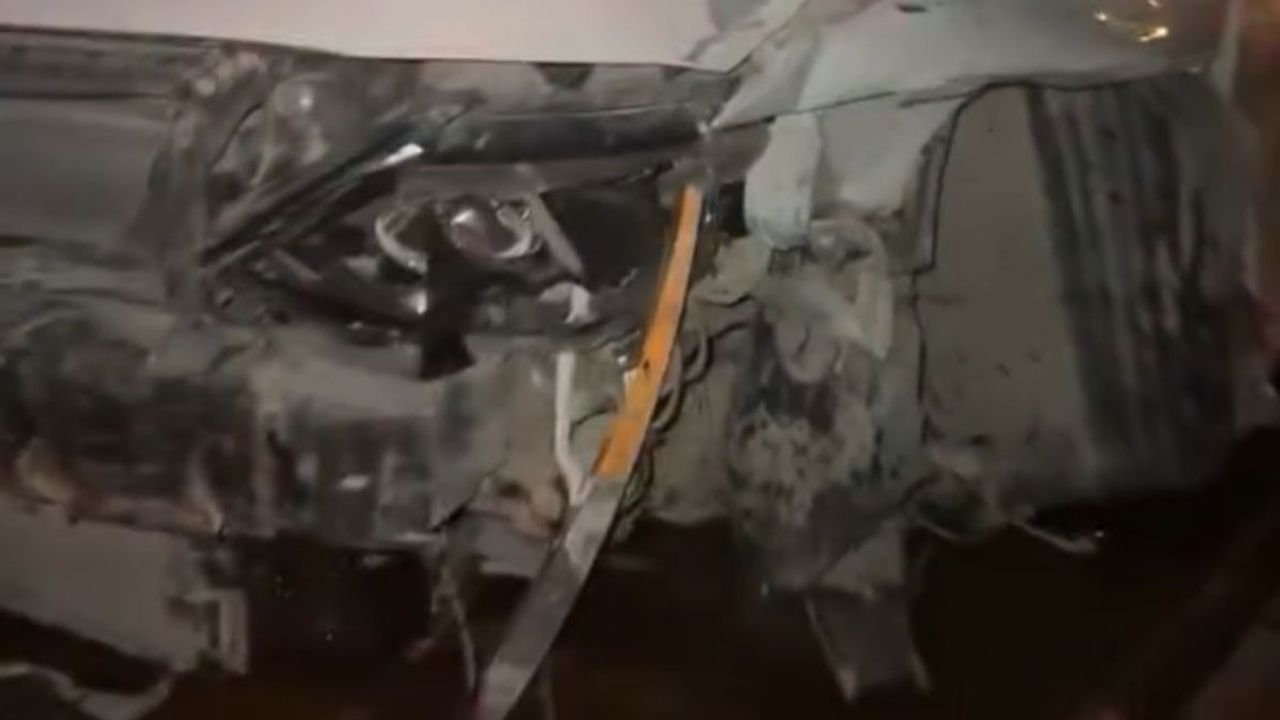 Niğde'de kontrolünü kaybeden otomobil bariyerlere uçtu!