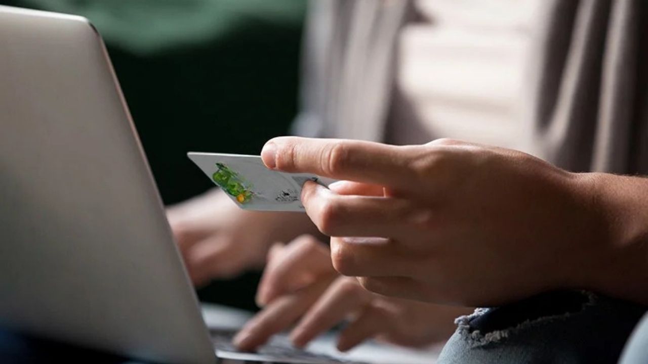 Resmi Gazete'de yayımlandı: Kredi kartınızda bu sınırı aşarsanız limitiniz düşürülecek!