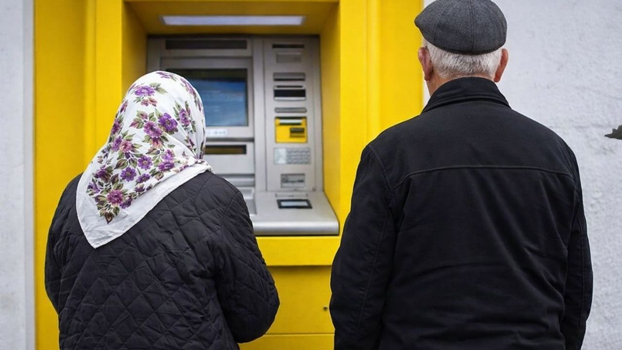 2026 Emekli maaşları 20 Bin TL’ye yükseldi: Ödeme takvimi açıklandı!