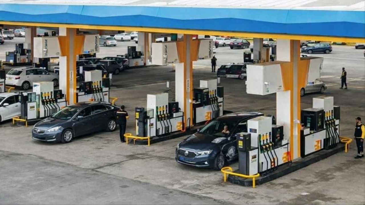 Tabelalar değişti: Benzine gece yarısı beklenmedik indirim geldi!