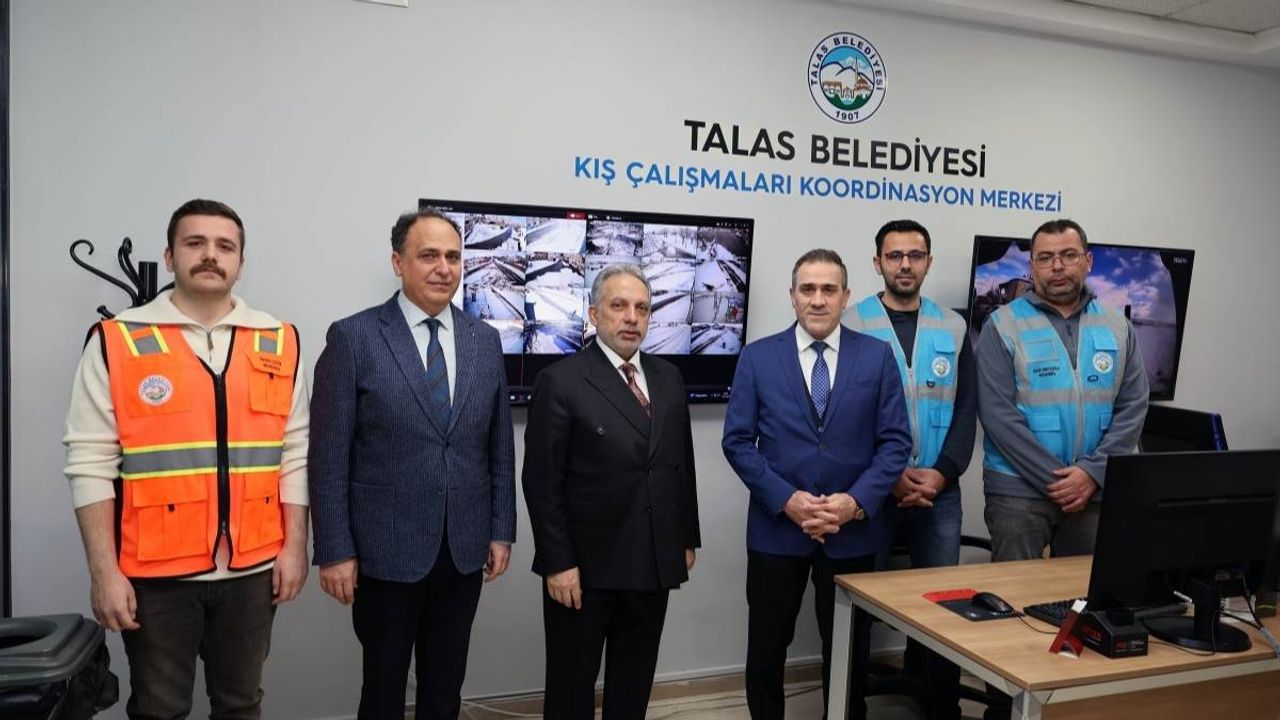 Talas'ı kar yağışı vurdu! Başkan Yalçın '' Vatandaşlar da sorumluluk almalı''