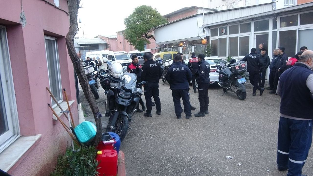 Adana'da cinnet getirdi! Eski çalıştığı yerde 4 kişiyi vurdu