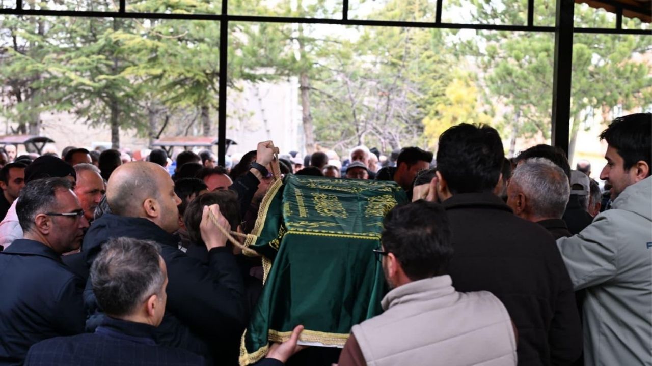 Adana’da bebek arabasına motosiklet çarptı: Ölen 2 yaşındaki Mahmut Fatih Öztürk Bünyan’da toprağa verildi