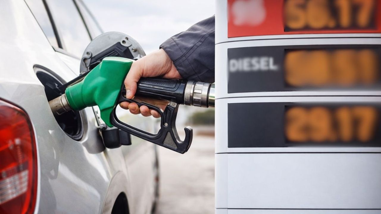 Tabela yine değişiyor: Benzin ve motorine büyük zam, 60 TL kapıda!