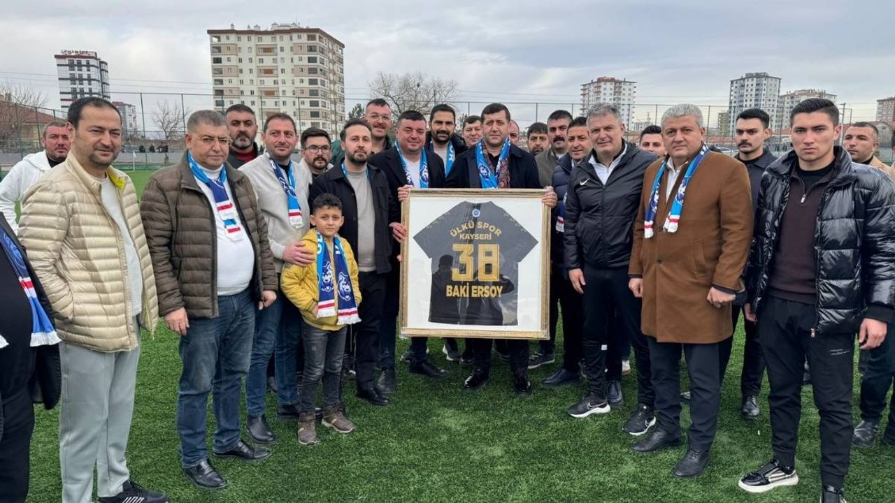 Kayseri Ülküspor'un şampiyonluk maçında Baki Ersoy detayı