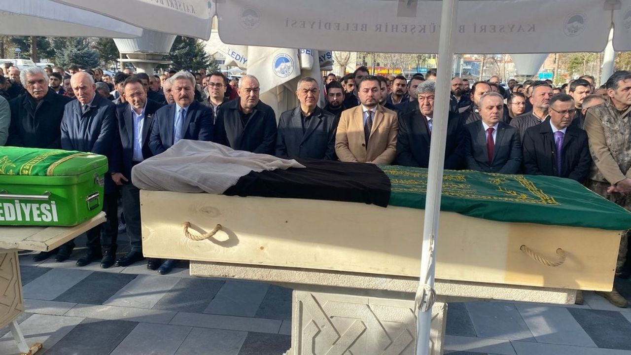 Başkan Büyüksimitçi’nin annesi son yolculuğuna uğurlandı