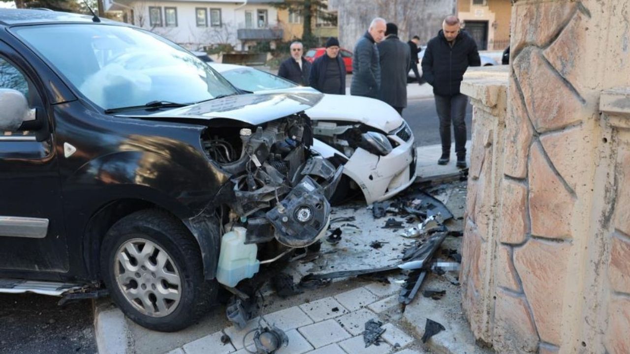 Buzlu camla trafiğe çıktı! Kazaya neden oldu: 2 yaralı