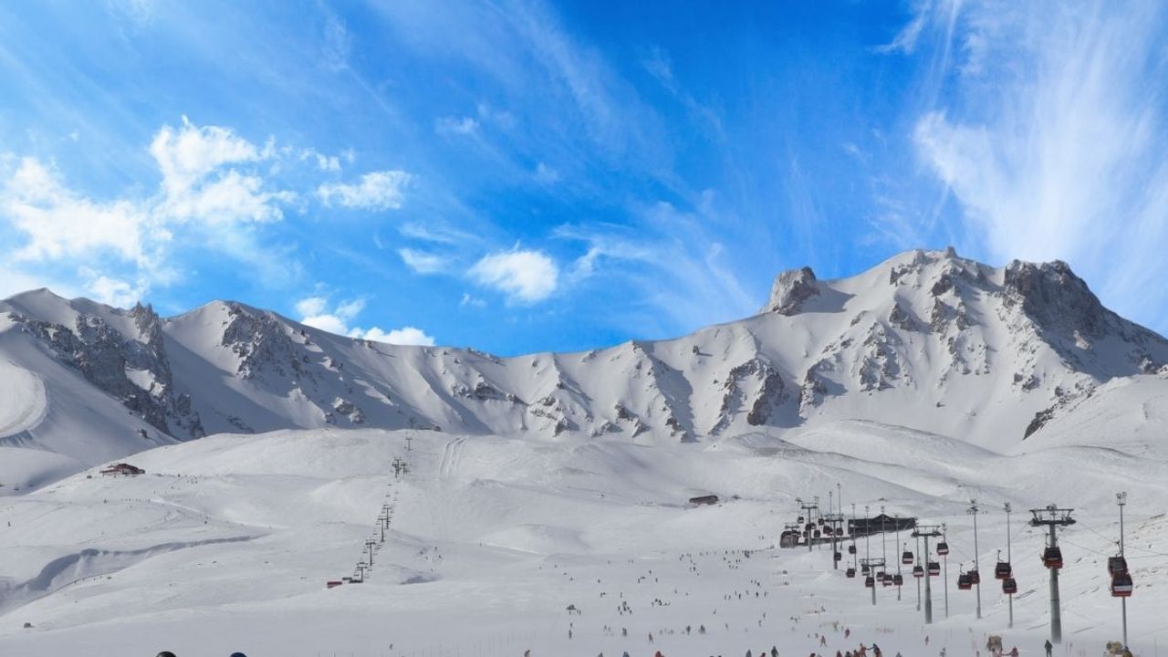 Erciyes kara güne uyandı!