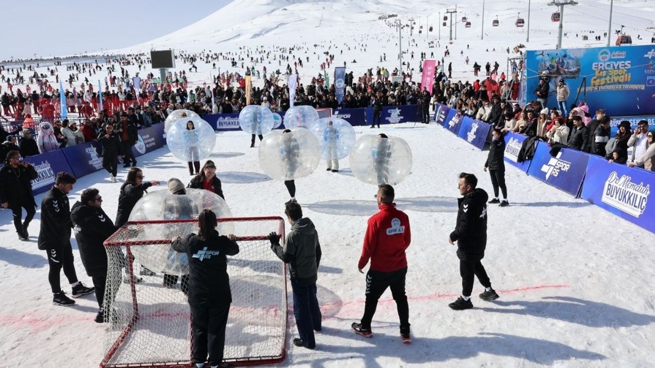 Erciyes’te Kış Festivali renkli görüntülere ev sahipliği yaptı