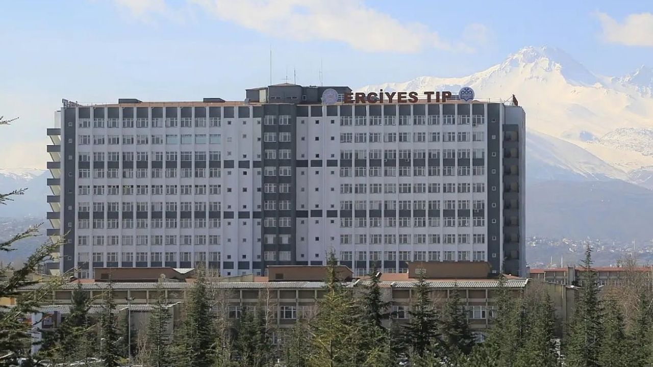 Erciyes Üniversitesi sağlık bilimlerinde Türkiye’nin ilk 10’unda yer aldı