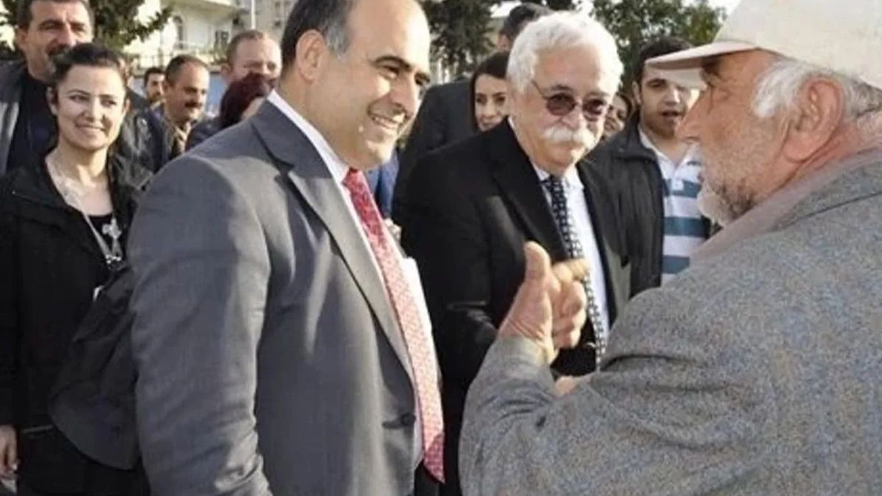 Eski belediye başkanı oğlu tarafından baltayla öldürüldü!