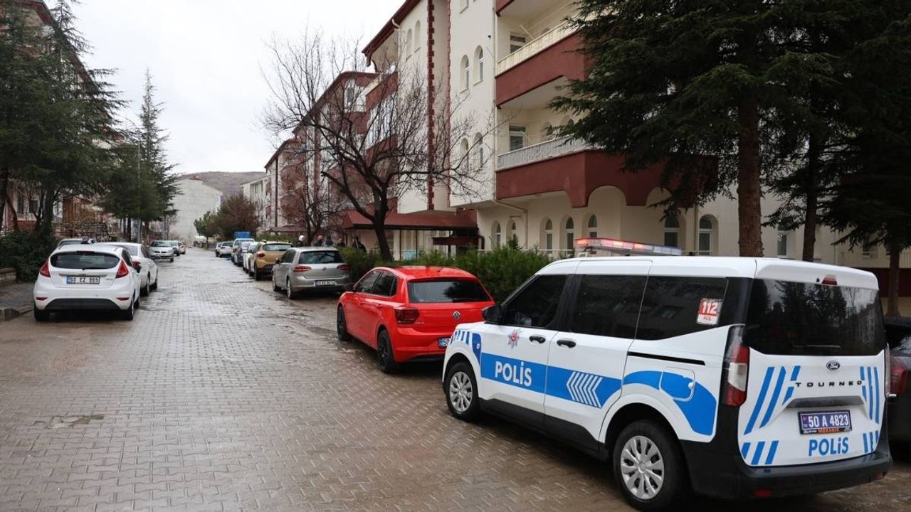 Eşini bıçaklayarak ağır yaralayan şahıs Niğde’de kaza yapınca yakalandı