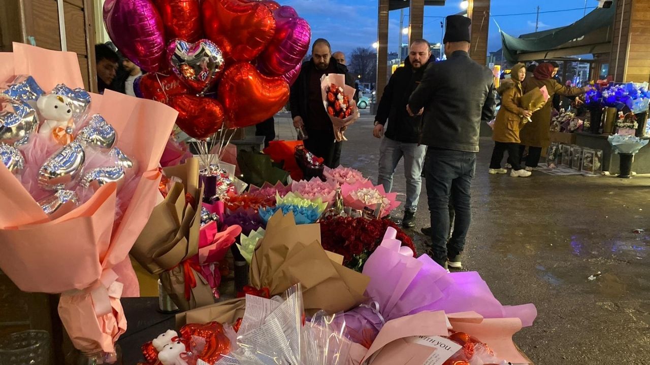 Güller tükendi, fiyatlar şok etti: Kayseri'de 14 Şubat  çiçekçilere yaradı