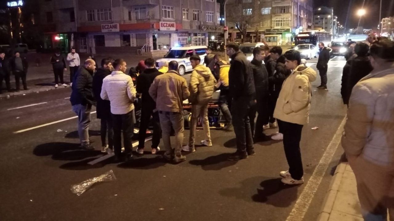 Kayseri’de motosiklet yayaya çarptı, 2 yaralı