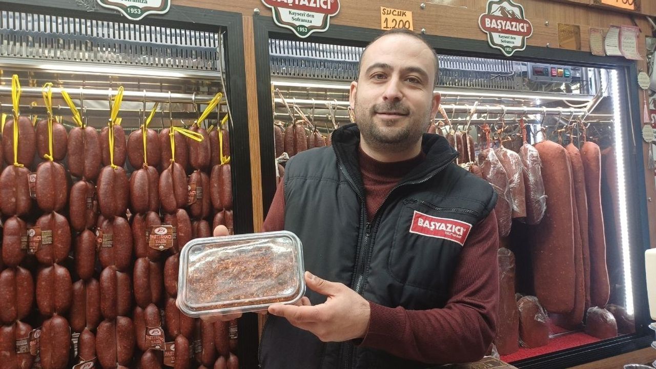 Kayseri’de Ramazan sofralarının gözdesi: Sucuk içi tezgahlarda fiyatı ise dikkat çekti