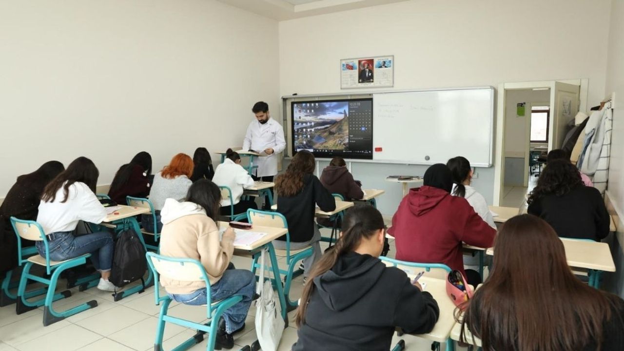 Kayseri’de MSÜ adaylarına ücretsiz deneme