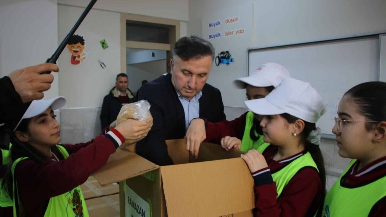 Kayseri’de öğrencilerden Sarız’a iyilik köprüsü