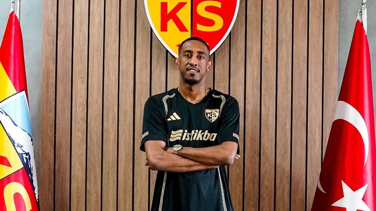 Kayserispor sağ bek Joshua Brenet’e imzayı attırdı