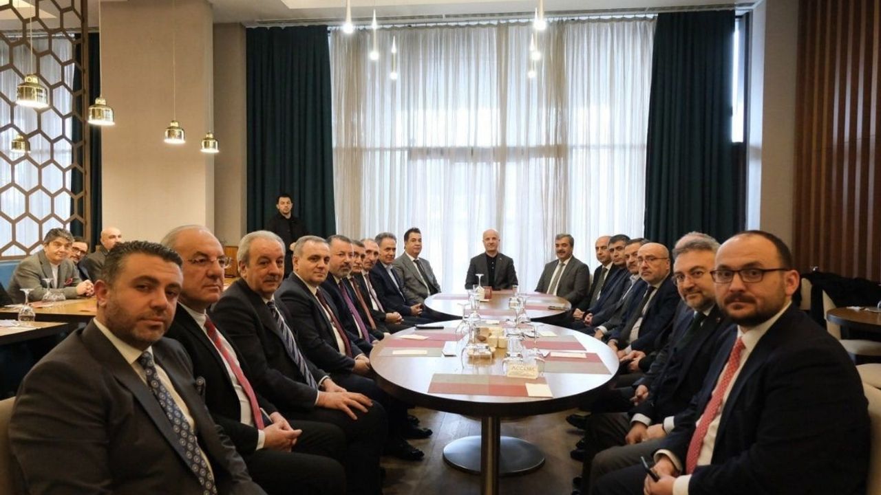 Kurtuluş Karamustafa, Anadolu Üniversiteler birliği toplantısında yer aldı