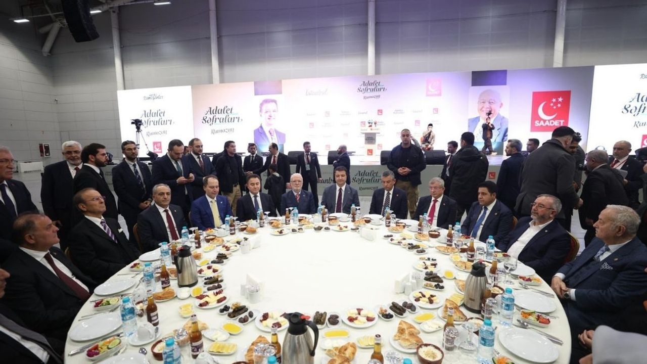 Mahmut Arıkan’ın ev sahipliğinde siyasi zirve: Yenikapı’daki iftarda liderler buluştu