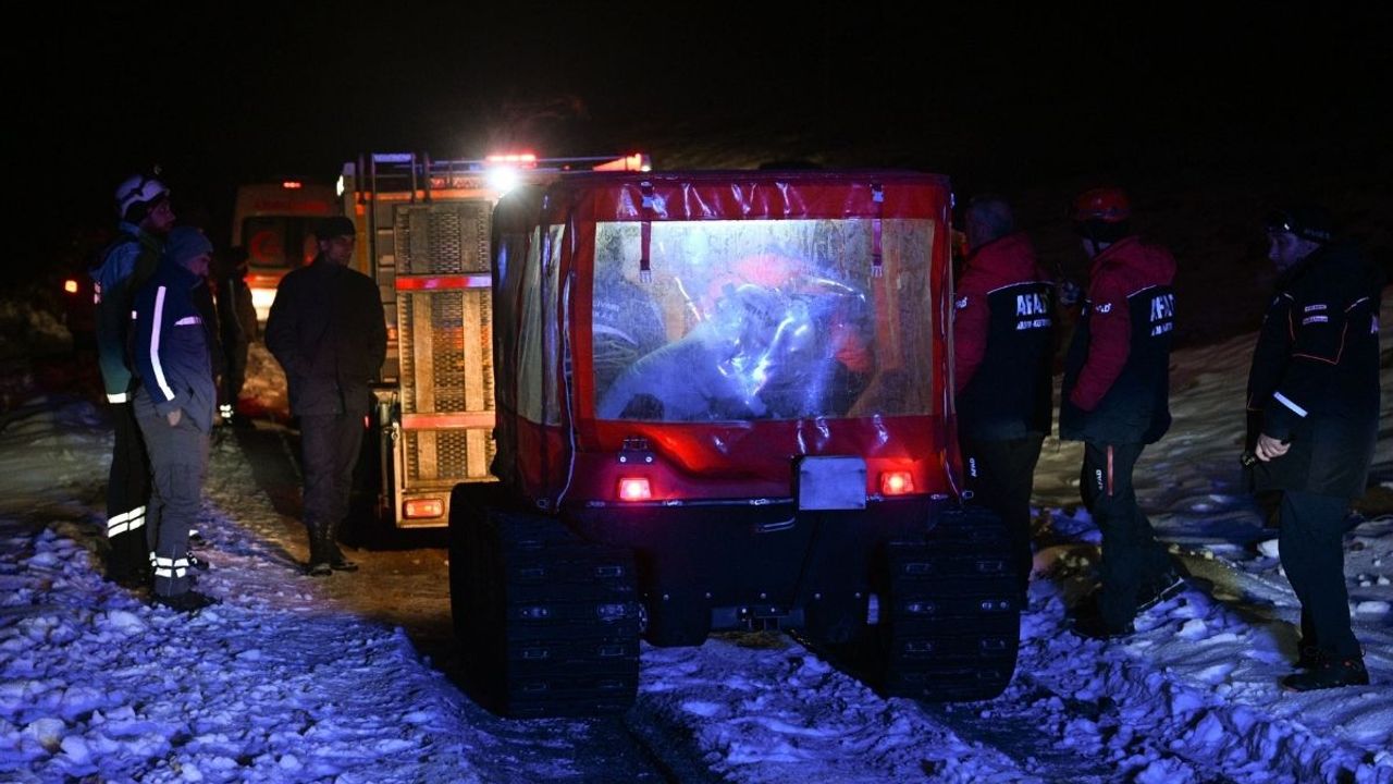 Kayseri’de zorlu kurtarma operasyonu: Dağda mahsur kalan 3 işçi AFAD tarafından kurtarıldı