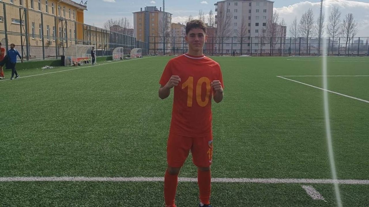 Kayserispor’da yeni bir yıldız doğuyor! Genç oyuncudan altyapıda göz dolduran performans