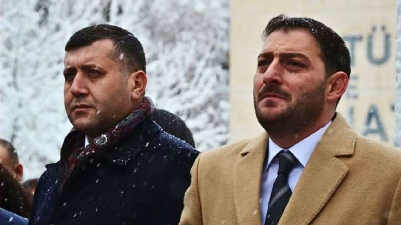 Baki Ersoy, Başkan Ertuğrul Kalın’a madalyon hediye etti