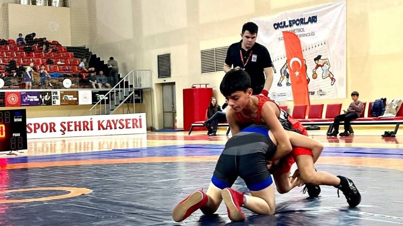 Kayseri İl Birinciliği Güreş Şampiyonası başladı