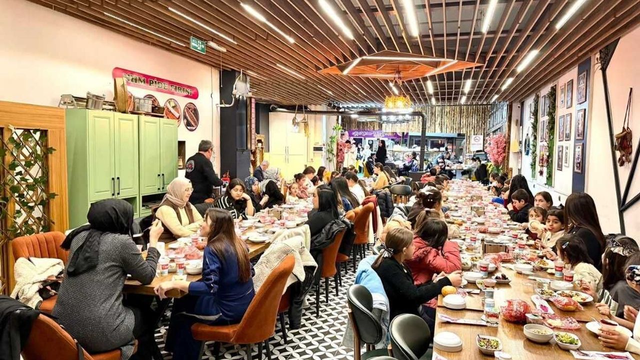 MHP Melikgazi İlçe Teşkilatı iftarını çocuklarla birlikte yaptı