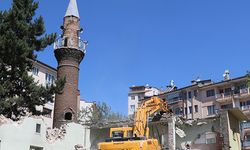 Cami 2.kez yıkıldı minaresi 5 asırdır ayakta