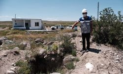Defineciler, belediyeden geldiklerini söyleyerek kaçak kazı yaptı