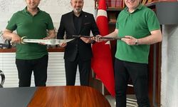 MHP’lilerden ‘kılınç’ ziyaret