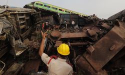 Hindistan'da Tren Faciası! Can Kaybı 288'e Yükseldi