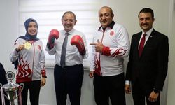 Kayserili Milli Sporcu Hayriye Türksoy Hançer Şampiyon Oldu