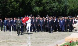 Devlet Erkanı 30 Ağustos Nedeniyle Anıtkabir’i Ziyaret Etti