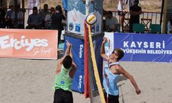 Dünyanın En Yüksek Plajında Voleybol Turnuvası Başladı